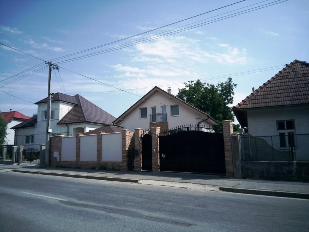 Walnut Apartment With Sauna And Pond Topoľčany Exterior foto