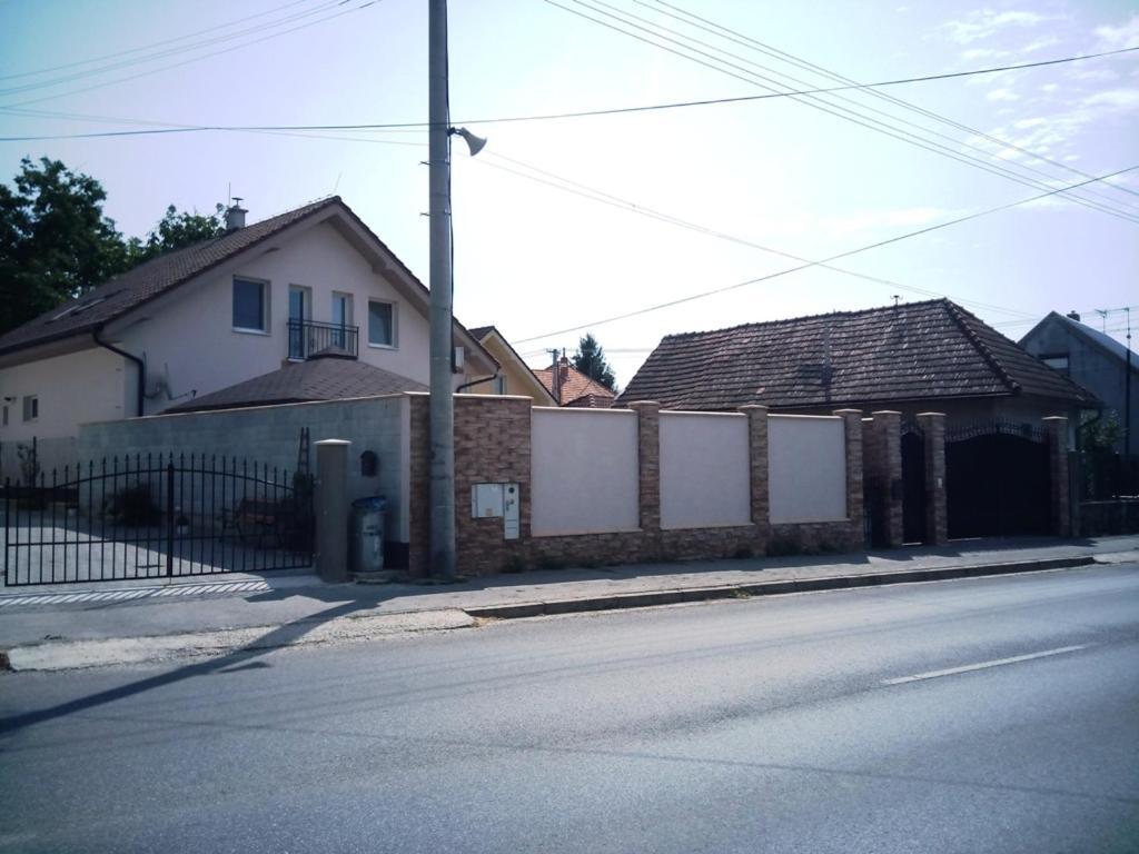 Walnut Apartment With Sauna And Pond Topoľčany Exterior foto